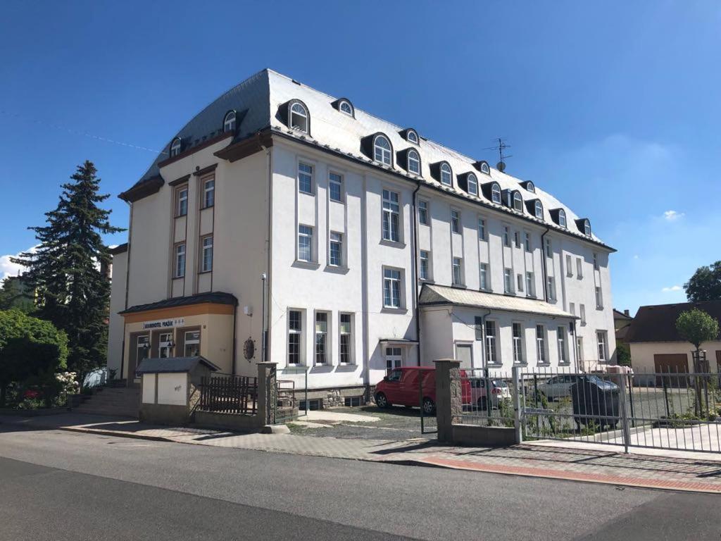 Grandhotel Nový Bor エクステリア 写真