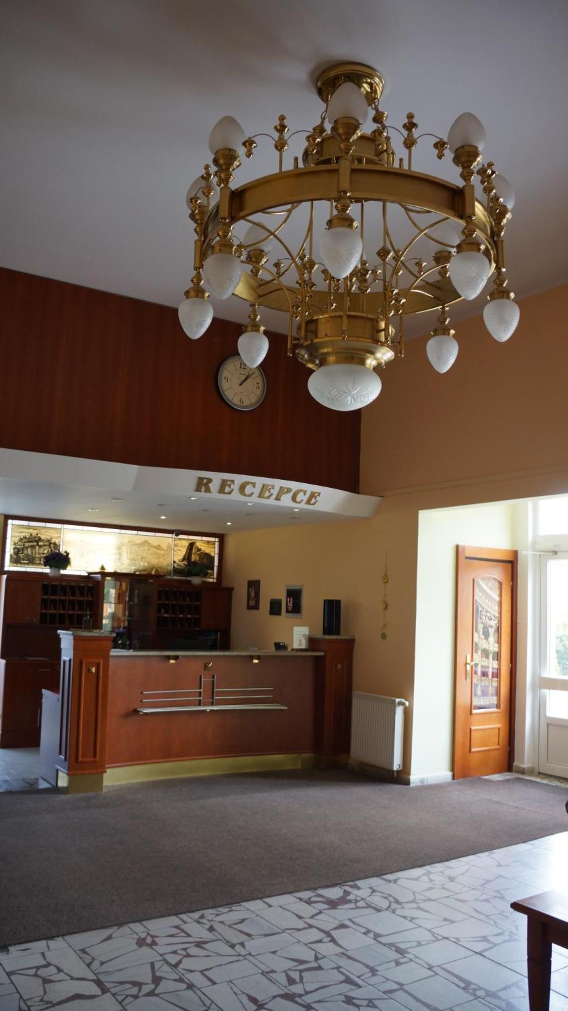 Grandhotel Nový Bor エクステリア 写真