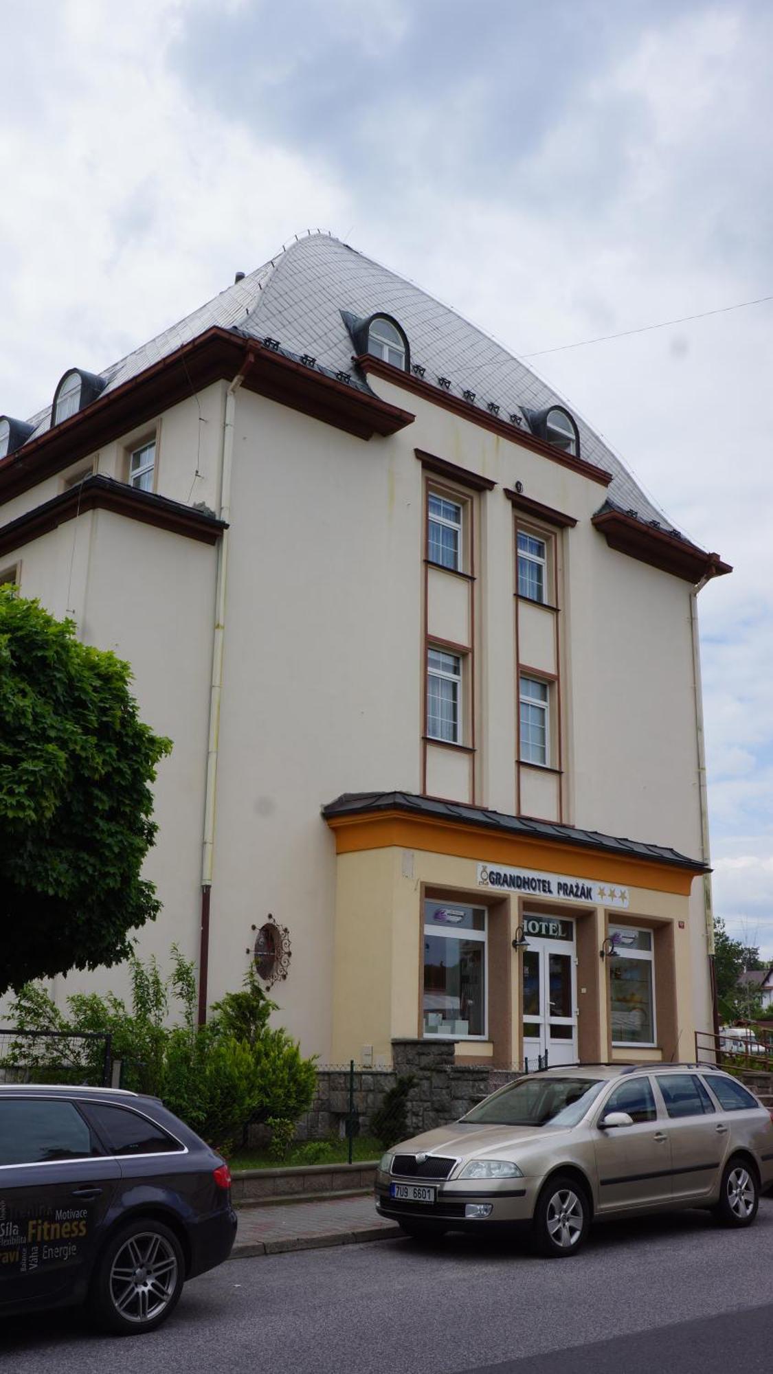 Grandhotel Nový Bor エクステリア 写真